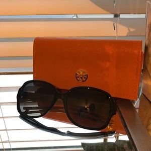 Tory Burch Sunglasses 🕶❤️